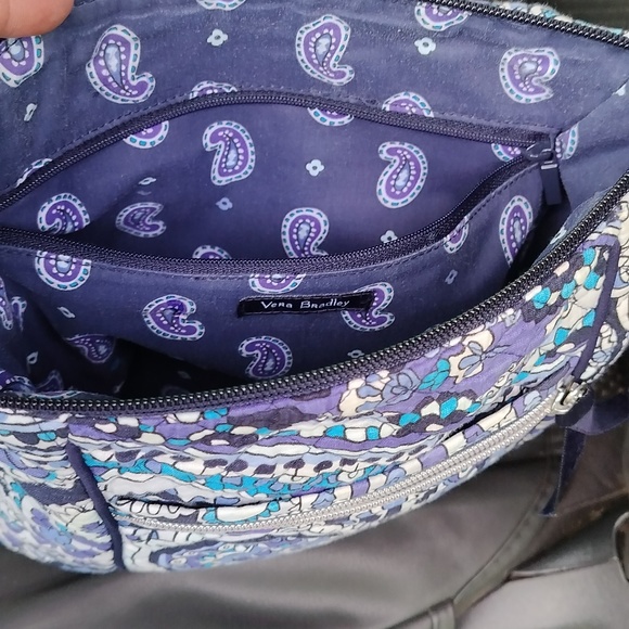 3/$30 NWOT Vera Bradley blue paisley purse with adjustable strap - Picture 5 of 10